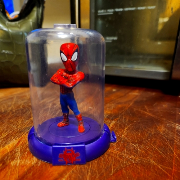 Marvel Toys Peter Parker Spiderman Into The Spiderverse Marvel